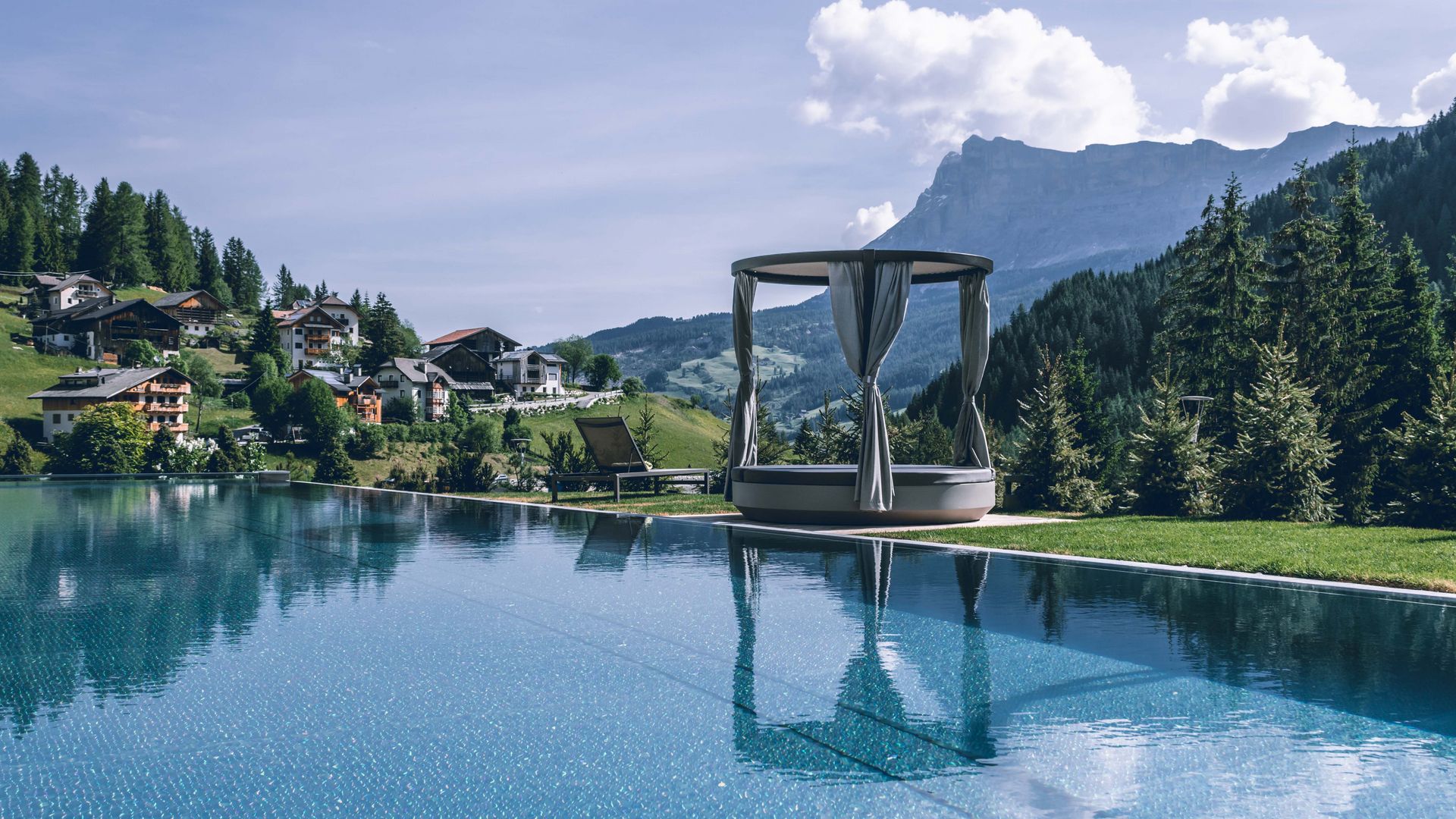 Wellnesshotel in den Dolomiten 4 Sterne Superior Wellnesshotel in den Dolomiten 4 Sterne Superior